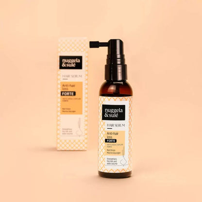 Nuggela & Sulé Anti-Hair Loss Serum Forte vor der Verpackung auf hellbeigem Hintergrund